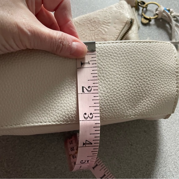 The Sak Silverlake Ivory Crossbody Leather Bag - Picture 13 of 16